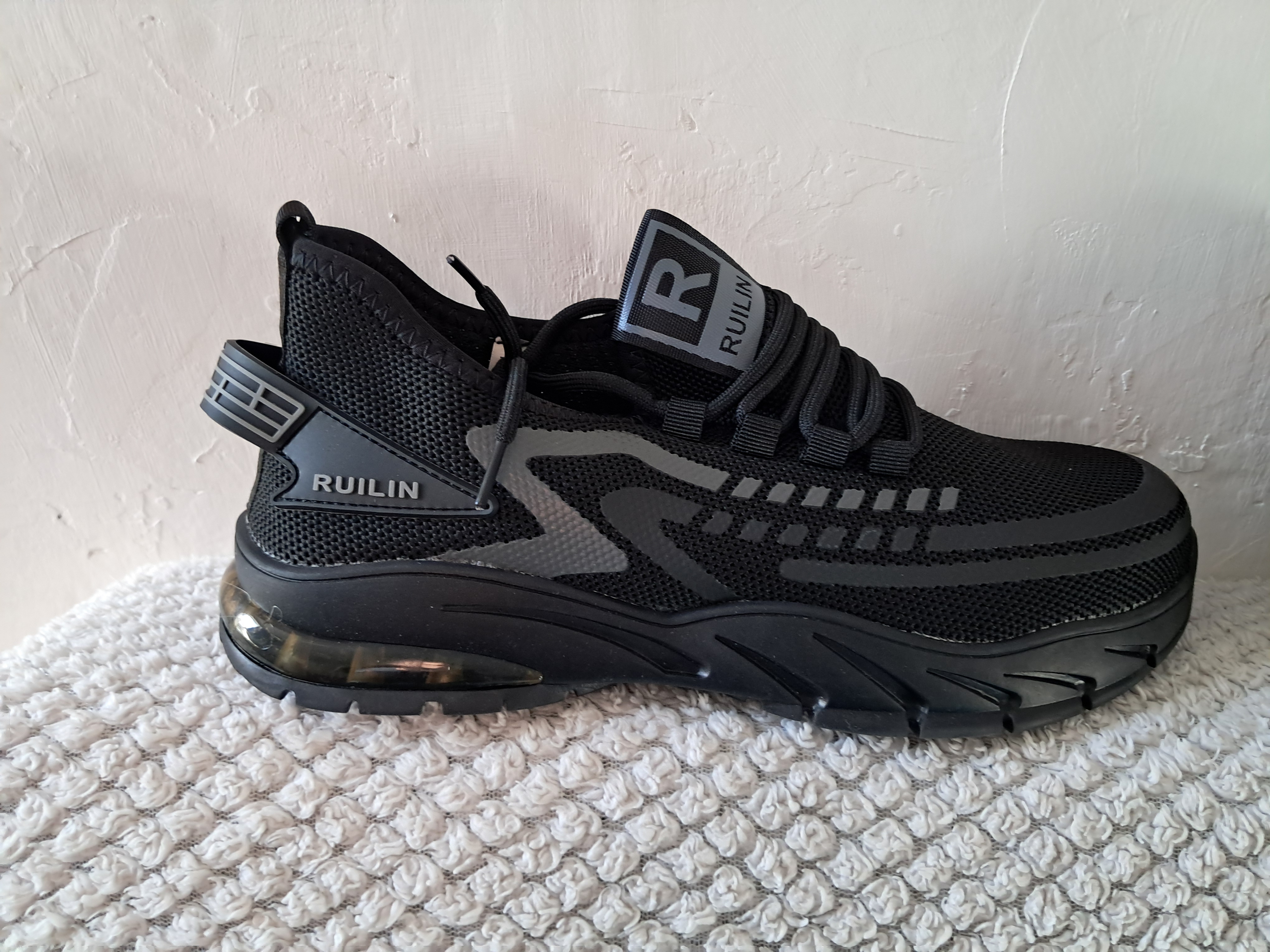 Steel Toe safety shoes | Made of light materials